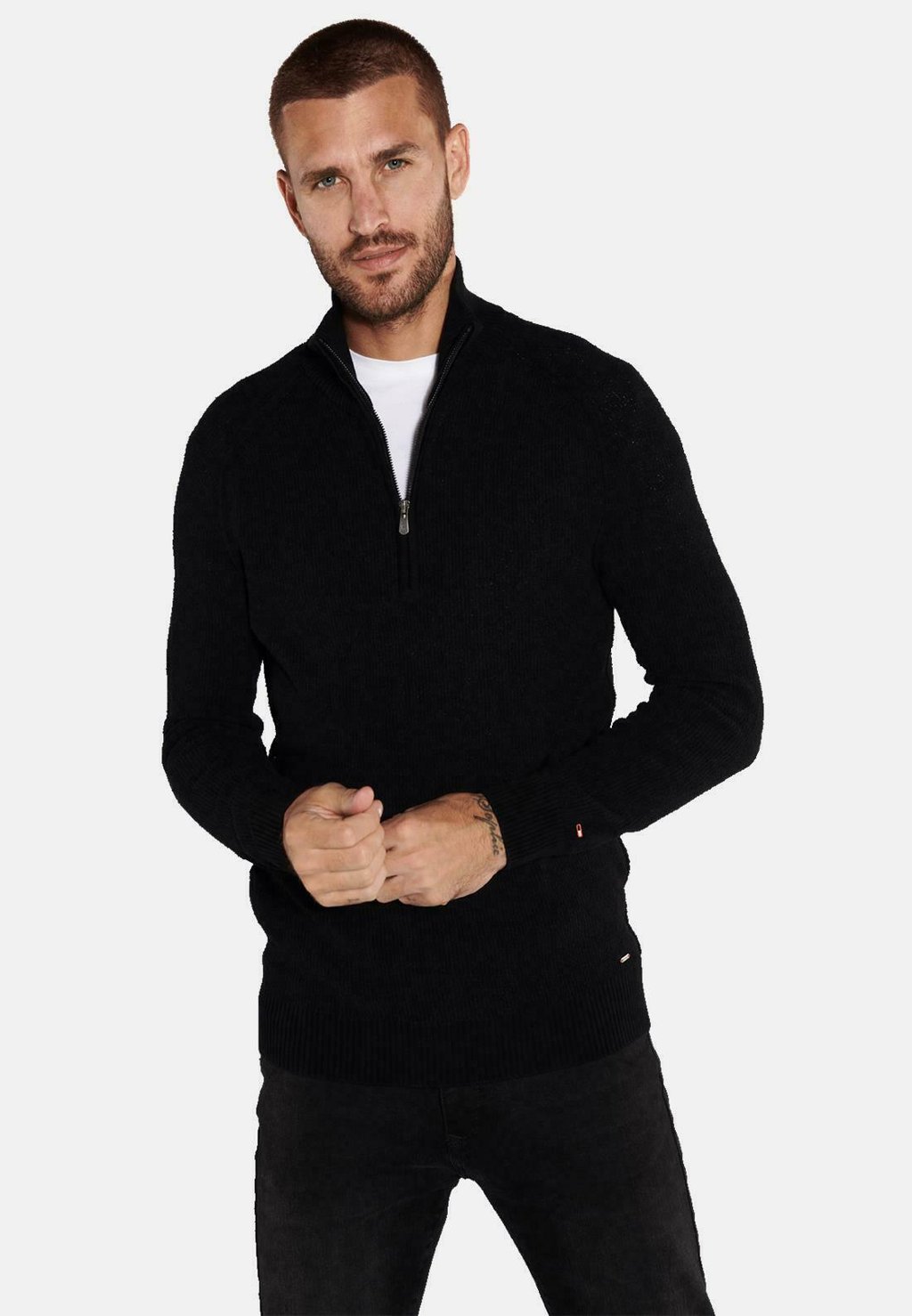 Джемпер MIT TROYERKRAGEN Emilio Adani, черный
Джемпер MIT TROYERKRAGEN Emilio Adani, черный