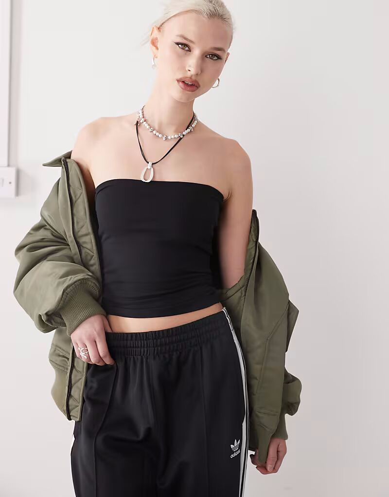 COLLUSION бандо с двойной подкладкой черного цвета
COLLUSION бандо с двойной подкладкой черного цвета