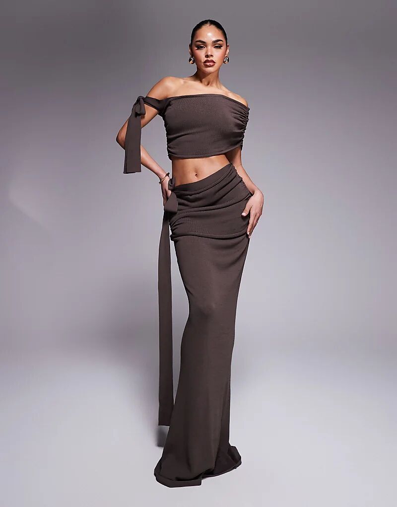 Вязаный комплект Wanderdoll Lois с открытыми плечами, завязками и юбкой макси с V-образным вырезом спереди в шоколадном цвете
Вязаный комплект Wanderdoll Lois с открытыми плечами, завязками и юбкой макси с V-образным вырезом спереди в шоколадном цвете