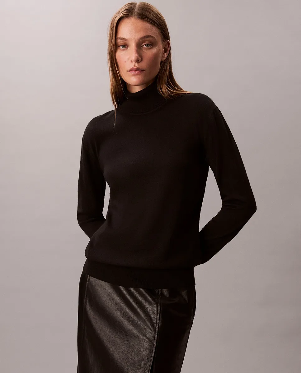 Вязаный свитер женский с высоким воротником Calvin Klein, черный
Вязаный свитер женский с высоким воротником Calvin Klein, черный