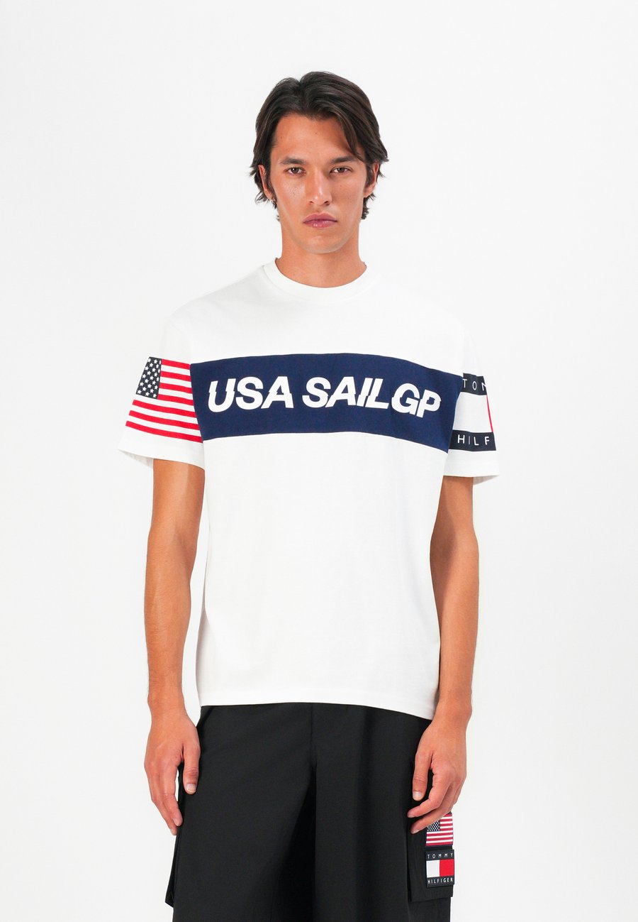 Футболка Tommy Hilfiger SAIL PANNELED UNISEX, Ecru/Off-White
Футболка Tommy Hilfiger SAIL PANNELED UNISEX, Ecru/Off-White