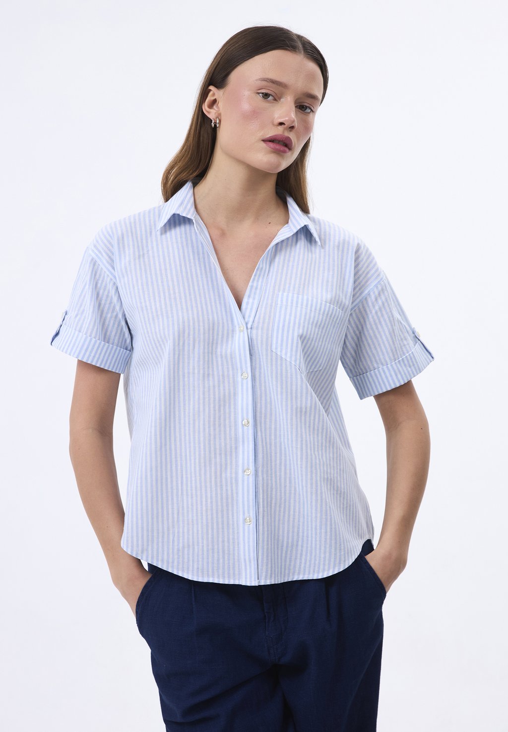 Блузка на пуговицах Felix Hardy, светло-голубой
Блузка на пуговицах Felix Hardy, светло-голубой