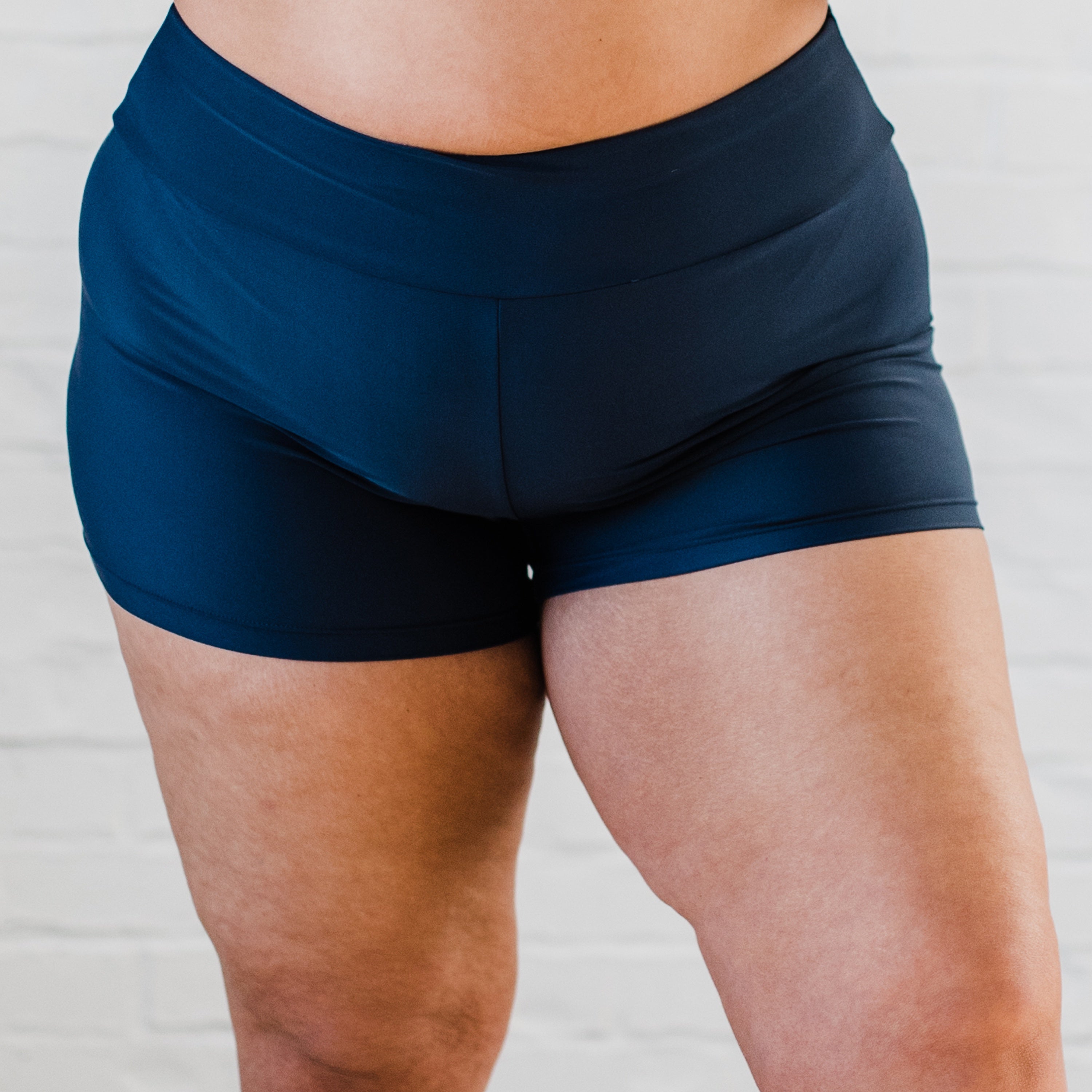 Женские шорты для плавания с высокой талией Calypsa, темно-синий
Женские шорты для плавания с высокой талией Calypsa, темно-синий