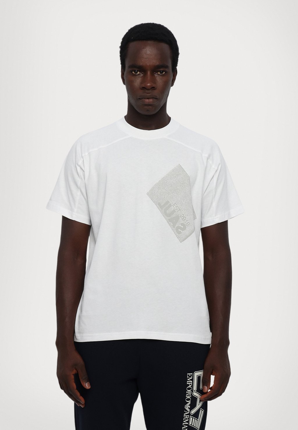 Футболка с принтом UNISEX Saul Nash, белый
Футболка с принтом UNISEX Saul Nash, белый