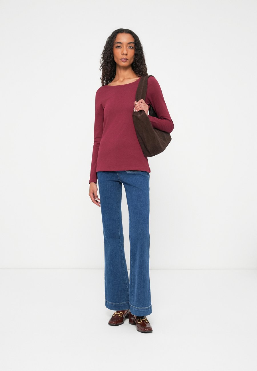 Топ Anna Field 3 PACK, Egret/Cabernet/Off-White
Топ Anna Field 3 PACK, Egret/Cabernet/Off-White