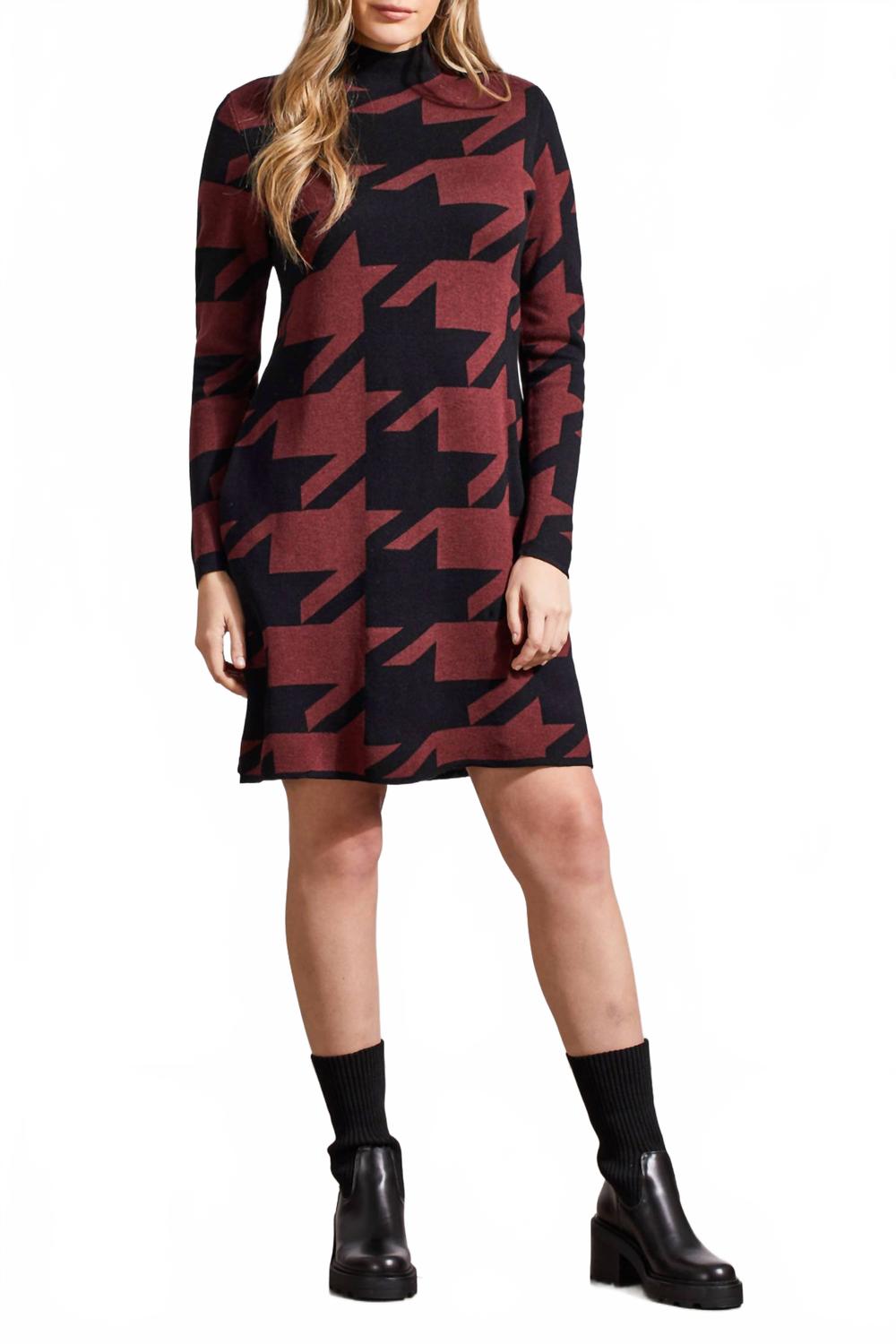 Вязаное платье-свитер с воронкообразным воротником и жаккардовым узором в цвете ром TRIBAL, Rum
Вязаное платье-свитер с воронкообразным воротником и жаккардовым узором в цвете ром TRIBAL, Rum