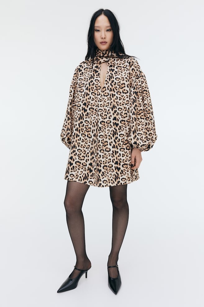 Мини платье с воротником стойкой H&M, бежевый
Мини платье с воротником стойкой H&M, бежевый