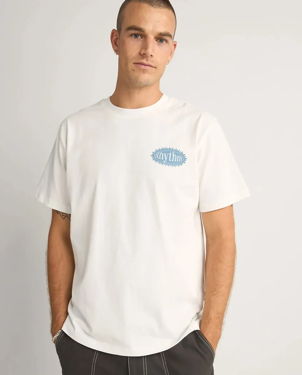 Мужская футболка с принтом в винтажном стиле, короткий рукав, принт на спине Rhythm, белый
Мужская футболка с принтом в винтажном стиле, короткий рукав, принт на спине Rhythm, белый