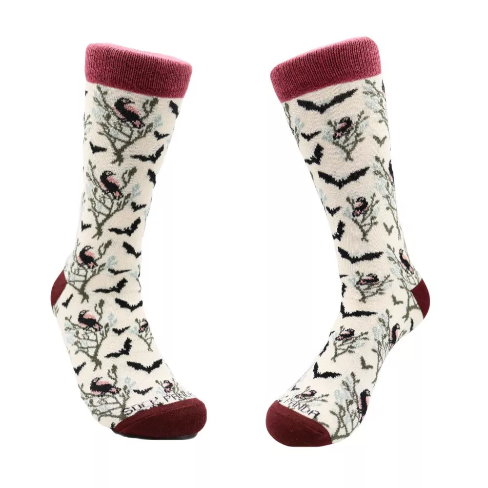 Изысканные носки с изображением летучих мышей и птиц
Изысканные носки с изображением летучих мышей и птиц