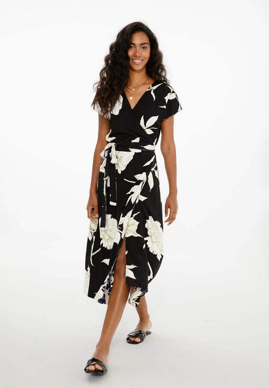 Платье NAOKO Day dress, Black
Платье NAOKO Day dress, Black