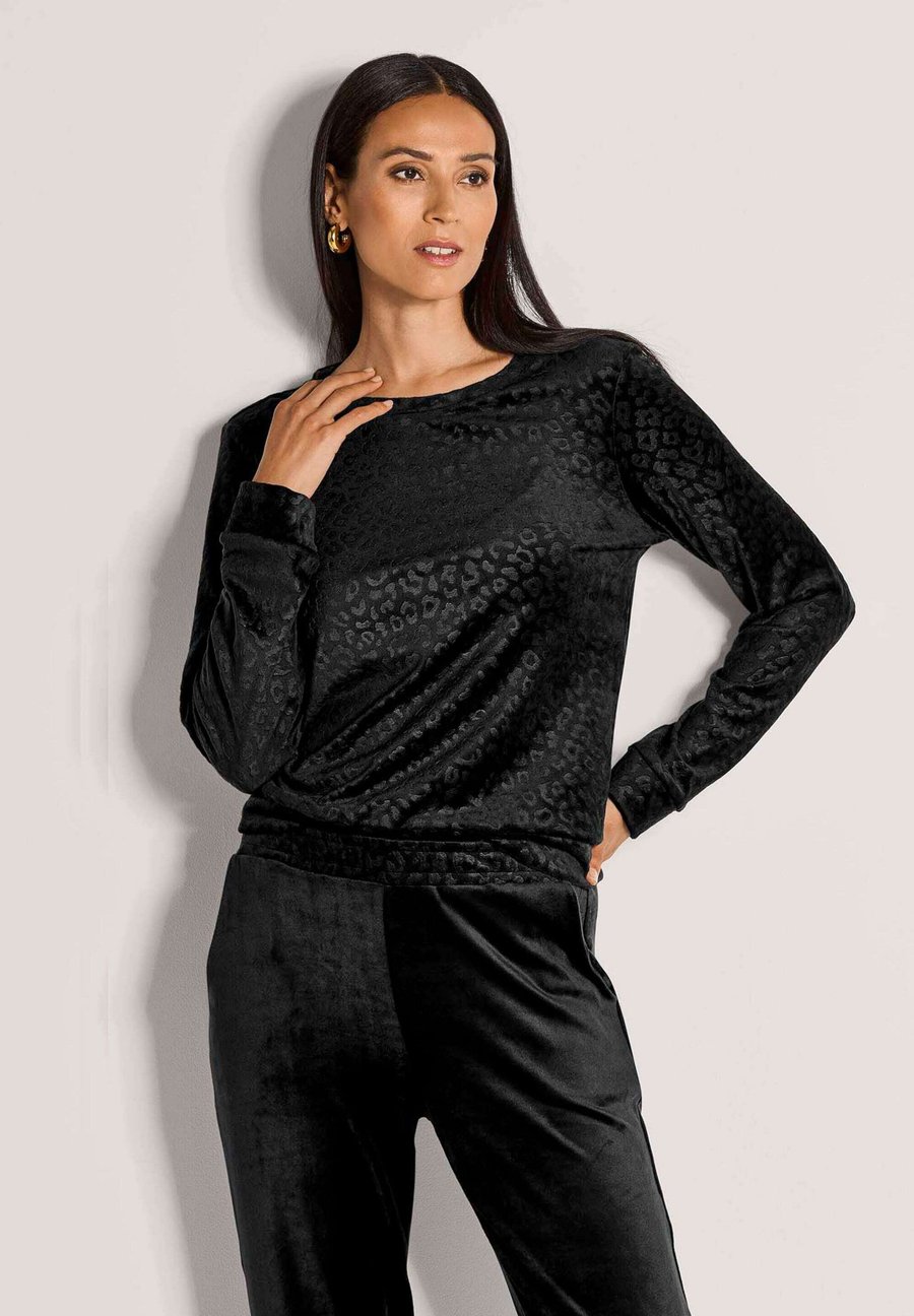 Толстовка MADELEINE LANGARM ANIMAL-PRINT, Black
Толстовка MADELEINE LANGARM ANIMAL-PRINT, Black