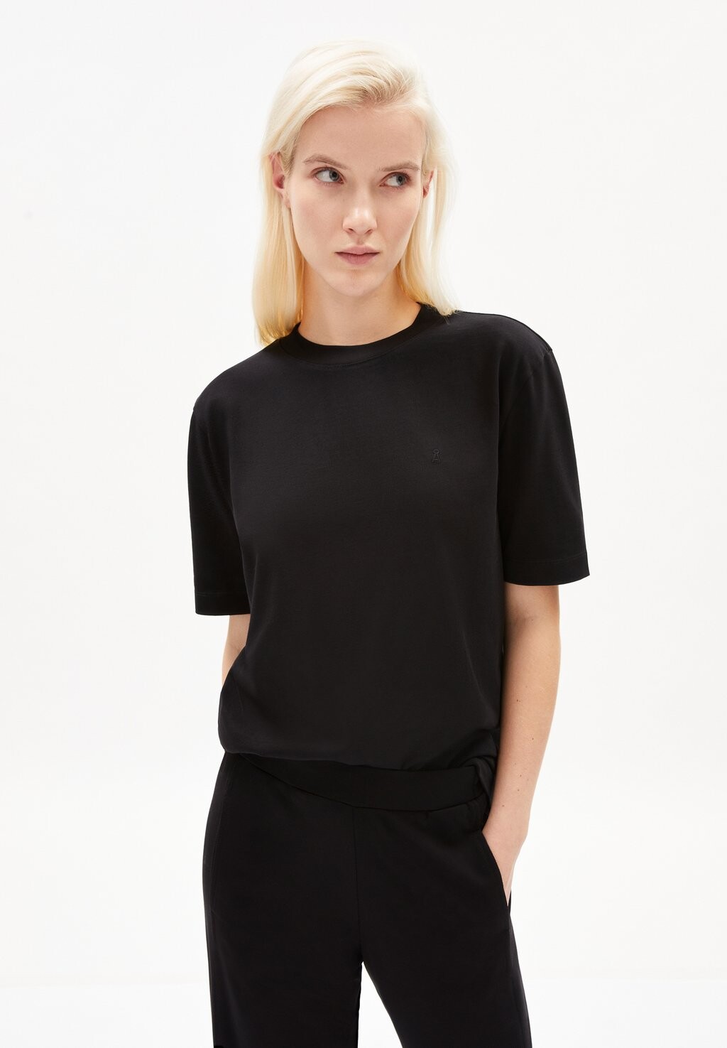 Футболка базовая TARJAA ARMEDANGELS, цвет black
Футболка базовая TARJAA ARMEDANGELS, цвет black