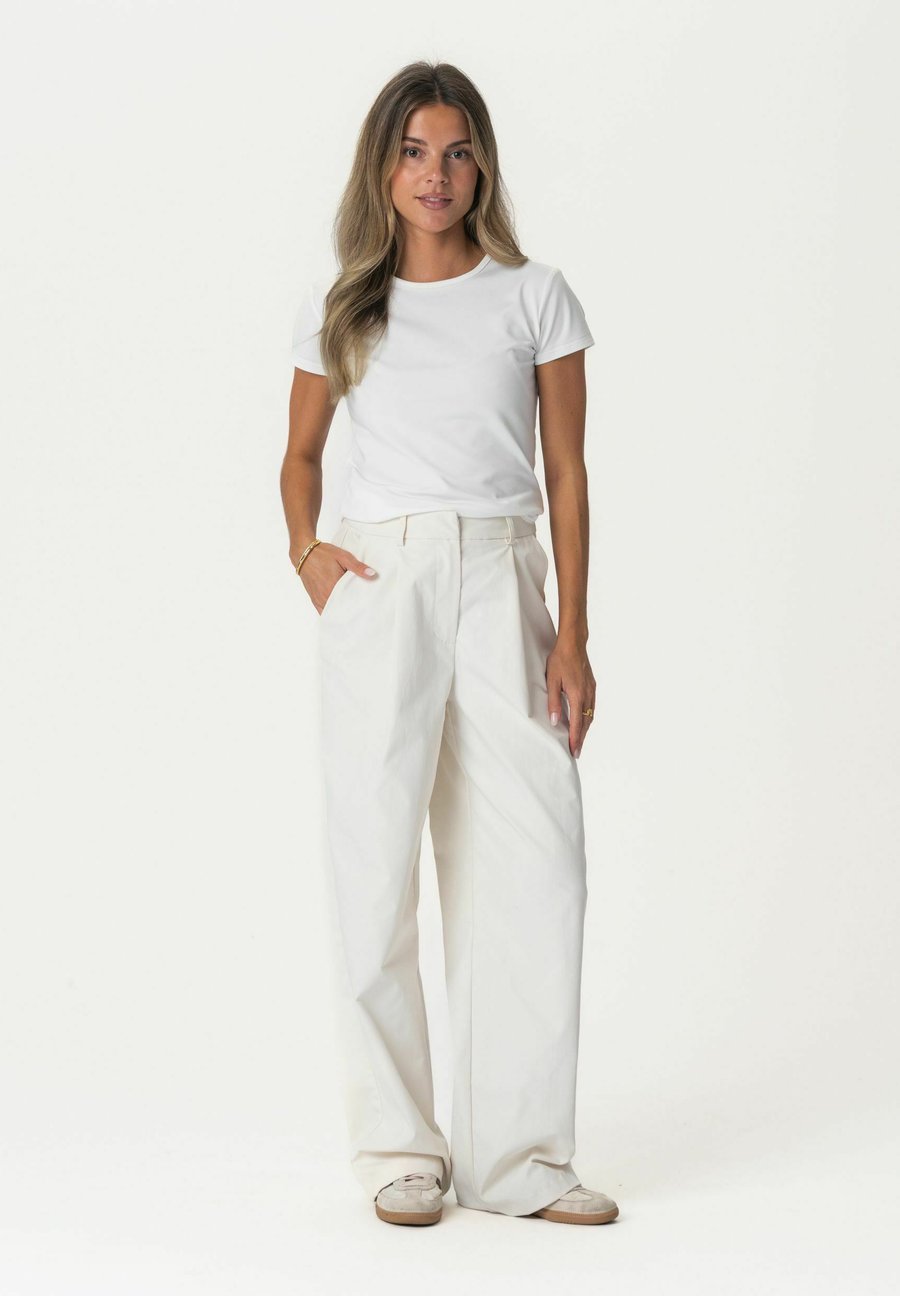 Брюки BY IC CELINAIC, White
Брюки BY IC CELINAIC, White