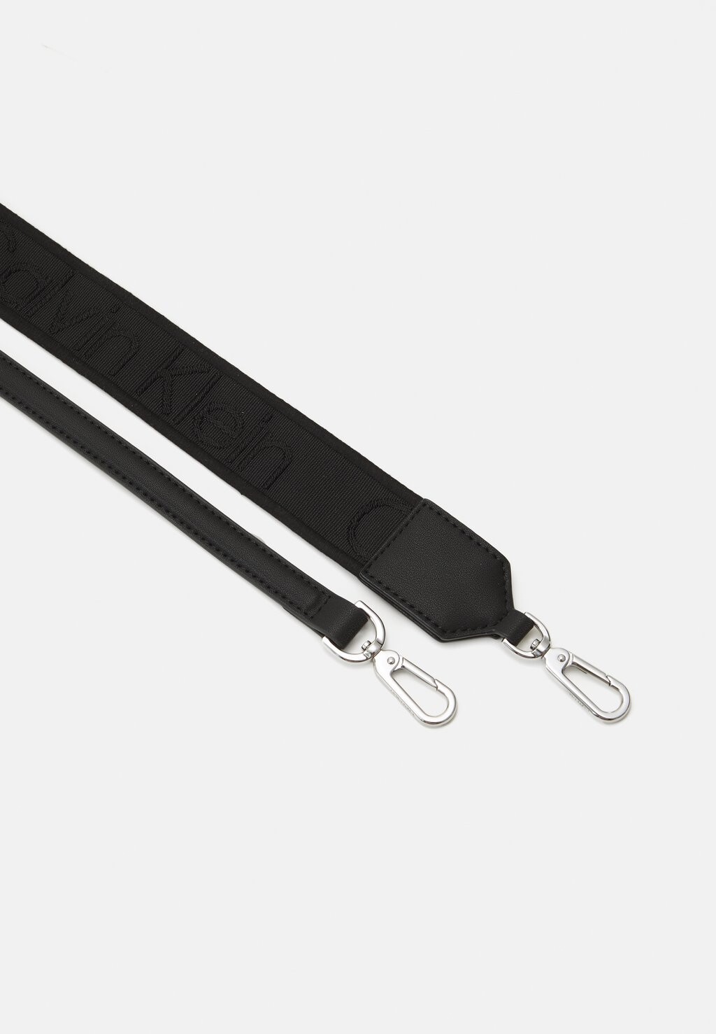 Сумка через плечо MUST CONVERTIBLE CAMERA BAG Calvin Klein, черный
Сумка через плечо MUST CONVERTIBLE CAMERA BAG Calvin Klein, черный