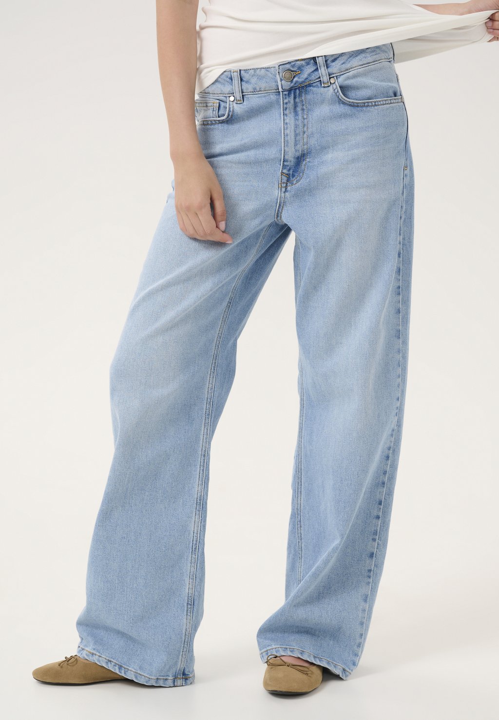 Расклешенные джинсы THE LOUIS 139 HIGH WIDE My Essential Wardrobe, светло-голубой
Расклешенные джинсы THE LOUIS 139 HIGH WIDE My Essential Wardrobe, светло-голубой