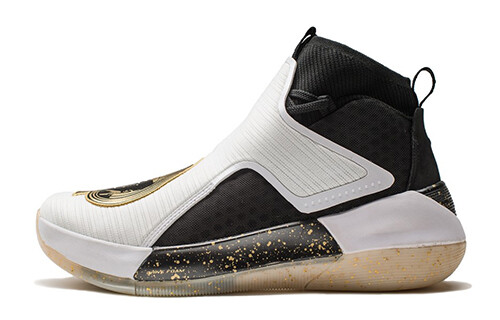 Баскетбольные кроссовки YuShuai 12 мужские высокие черные/белые/золотые Lining
Баскетбольные кроссовки YuShuai 12 мужские высокие черные/белые/золотые Lining