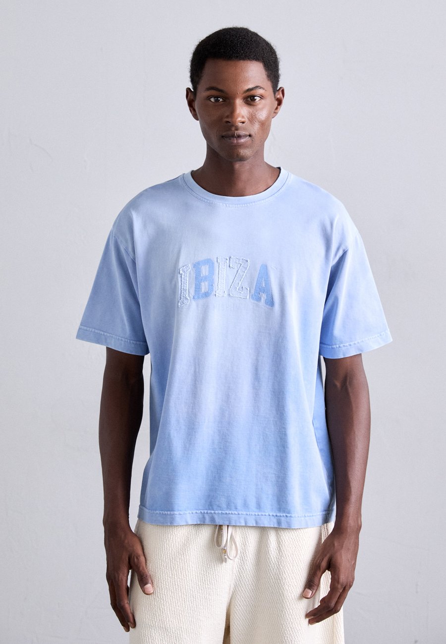 Футболка MISBHV IBIZA, Ocean Blue/Bleached Denim
Футболка MISBHV IBIZA, Ocean Blue/Bleached Denim