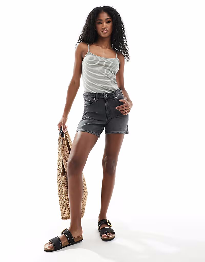 Свободные джинсовые шорты Monki Aimo черного цвета
Свободные джинсовые шорты Monki Aimo черного цвета