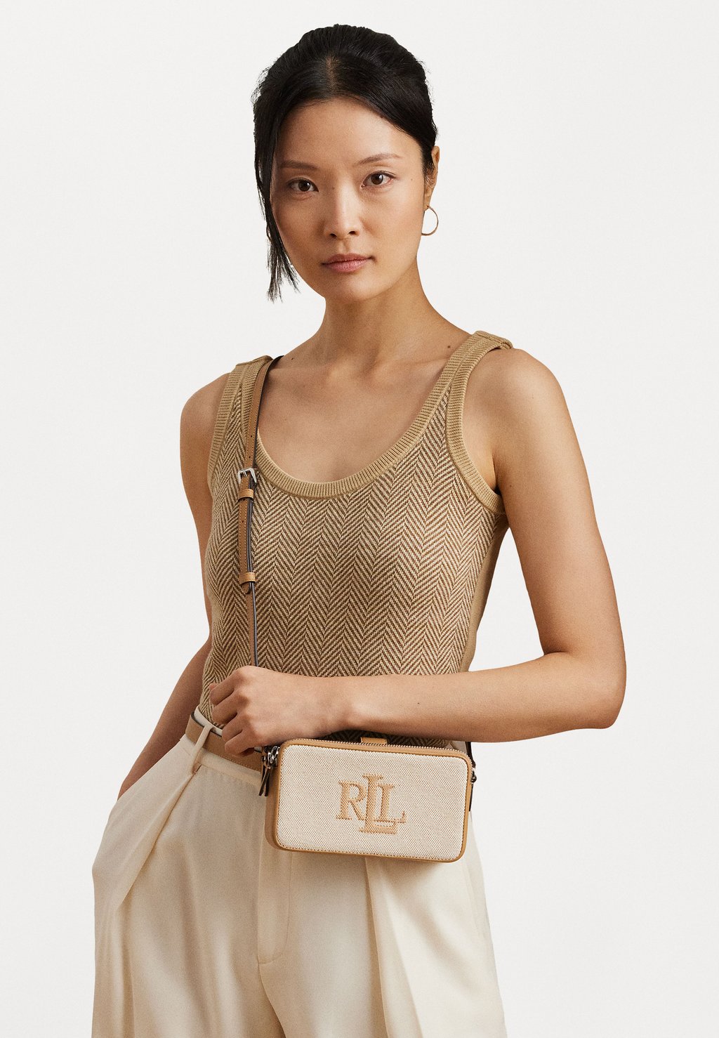 Сумка через плечо CANVAS MEDIUM WITLEY CROSSBODY WALLET Lauren Ralph Lauren, бежевый
Сумка через плечо CANVAS MEDIUM WITLEY CROSSBODY WALLET Lauren Ralph Lauren, бежевый