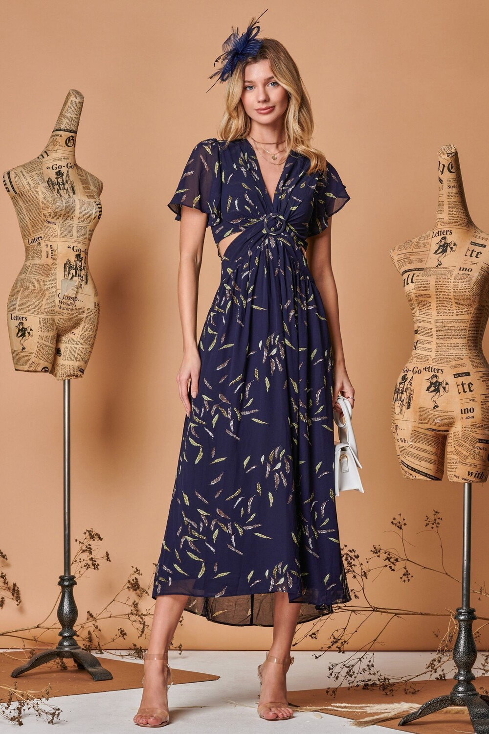 Шифоновое платье макси с глубоким вырезом и каплевидным вырезом Jolie Moi, синий
Шифоновое платье макси с глубоким вырезом и каплевидным вырезом Jolie Moi, синий