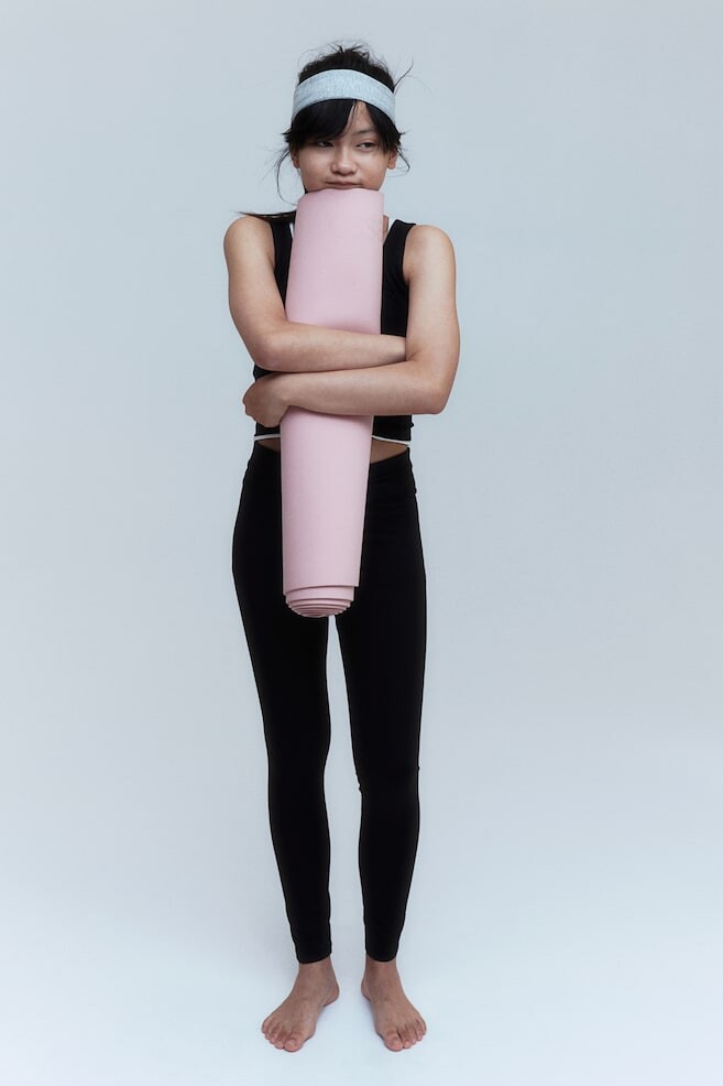 Спортивные леггинсы из материала softmove H&M, черный
Спортивные леггинсы из материала softmove H&M, черный