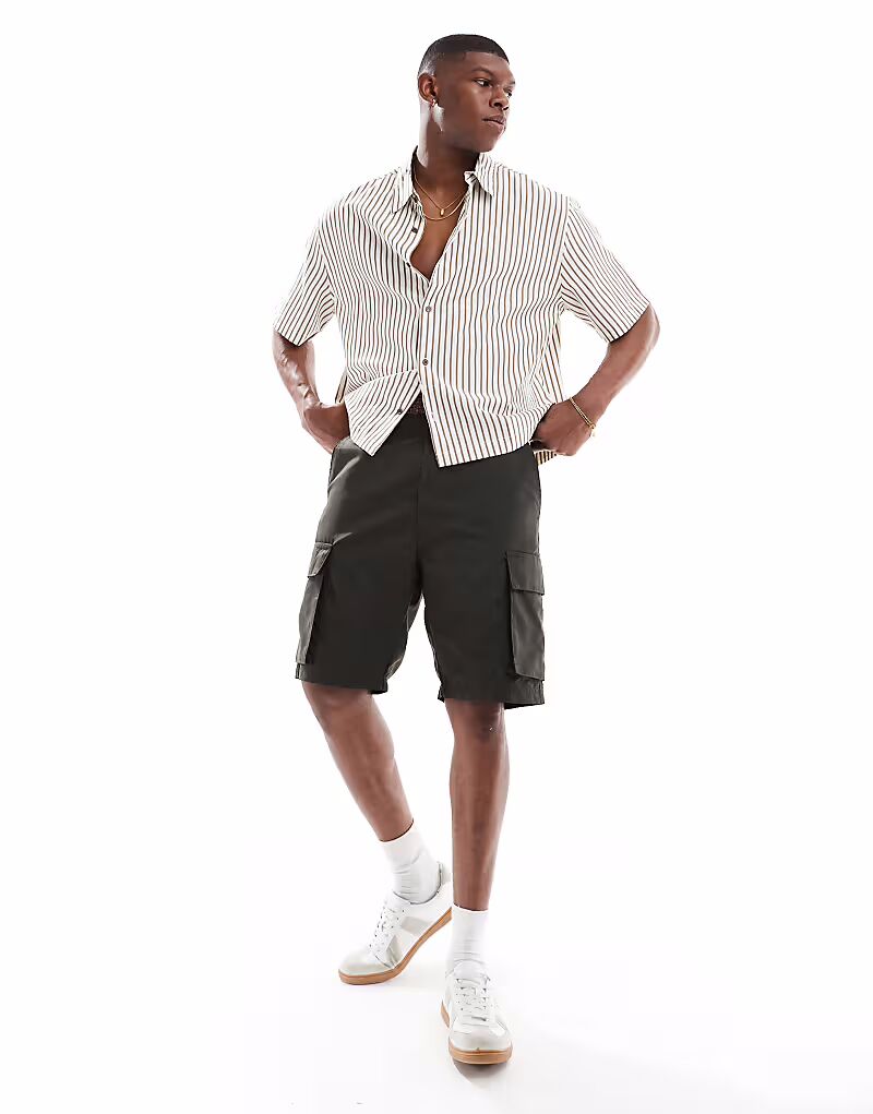 Технологичные шорты French Connection цвета хаки с карманами-карго
Технологичные шорты French Connection цвета хаки с карманами-карго