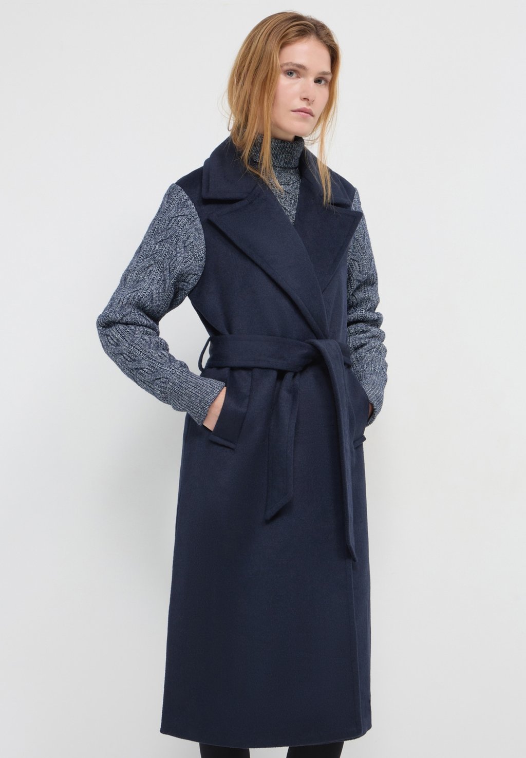 Классическое пальто MANICHE IN Calliope, темно-синий
Классическое пальто MANICHE IN Calliope, темно-синий