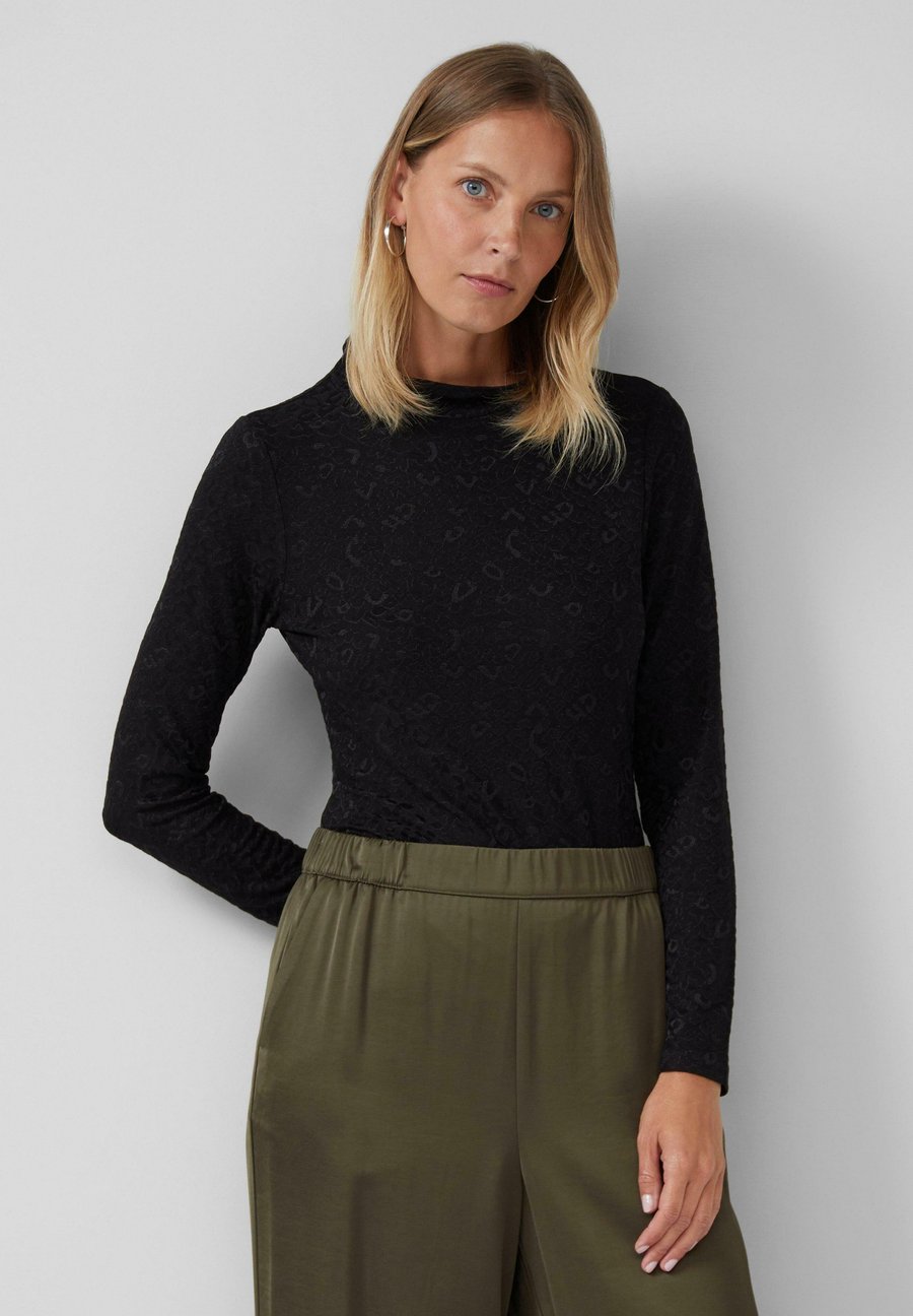 Топ s.Oliver BLACK LABEL LEICHT GLÄNZENDES, Schwarz/Black
Топ s.Oliver BLACK LABEL LEICHT GLÄNZENDES, Schwarz/Black