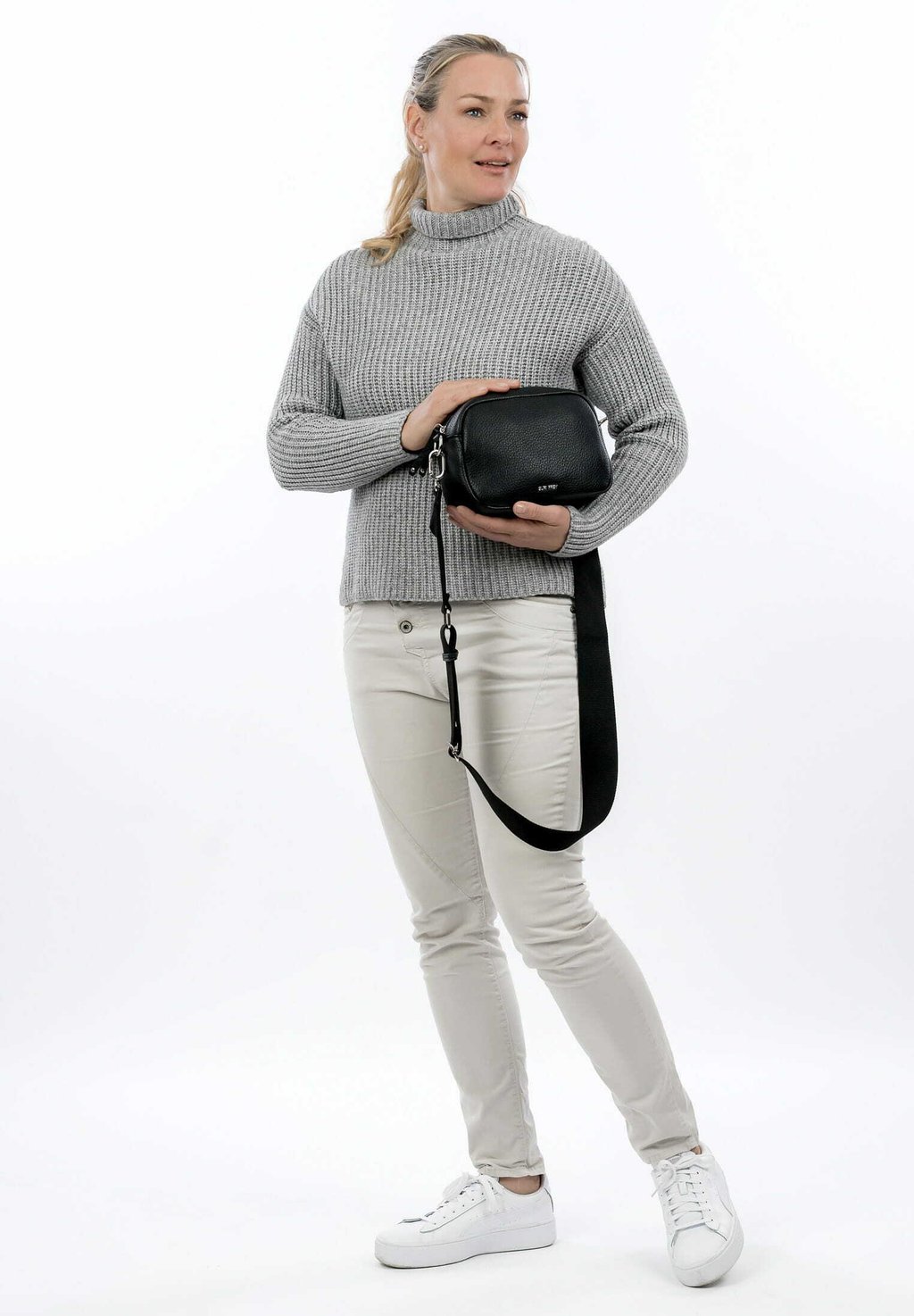 Сумка через плечо Across body bag SURI FREY, черный
Сумка через плечо Across body bag SURI FREY, черный