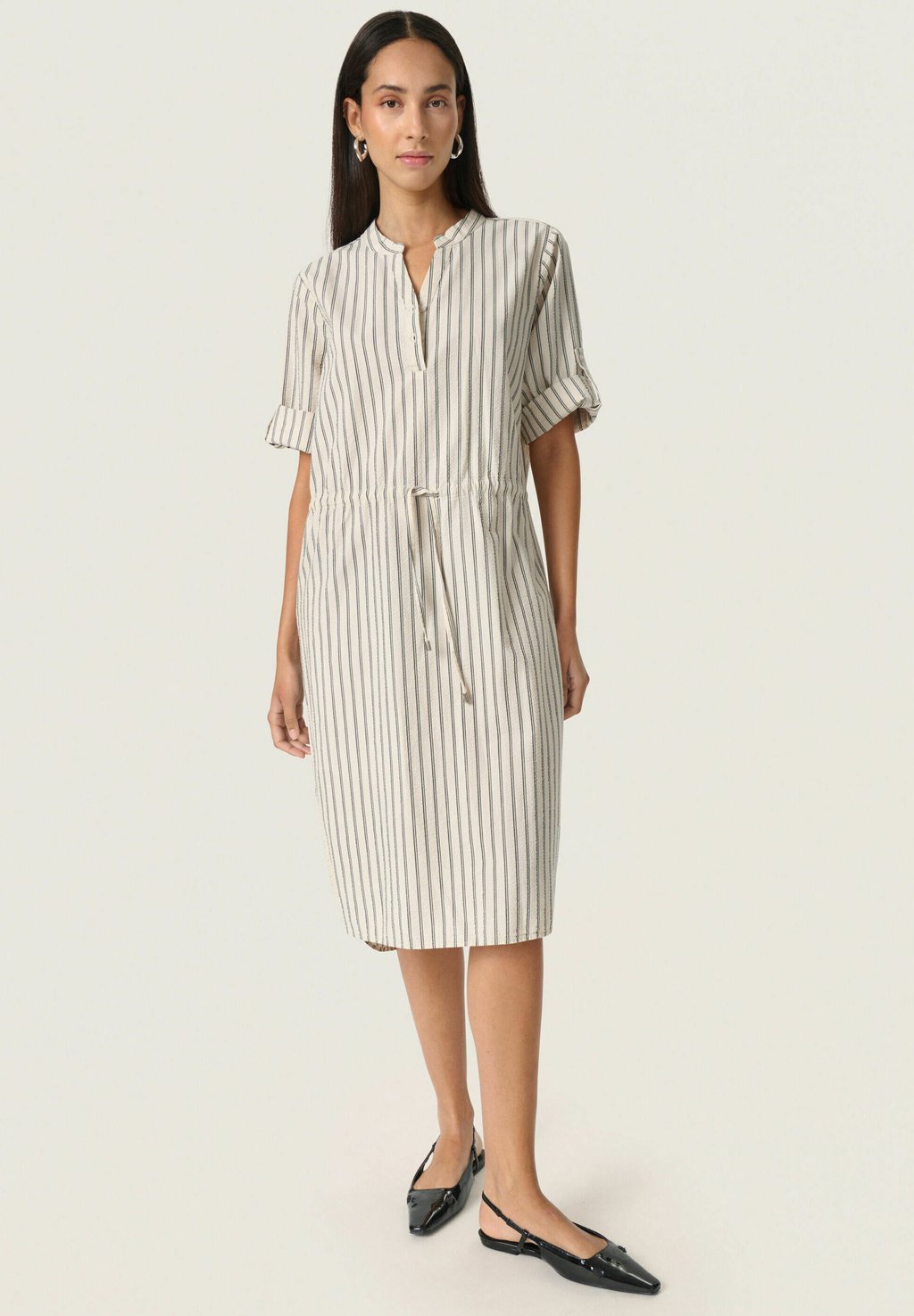 Повседневное платье Soaked in Luxury, бежевый
Повседневное платье Soaked in Luxury, бежевый