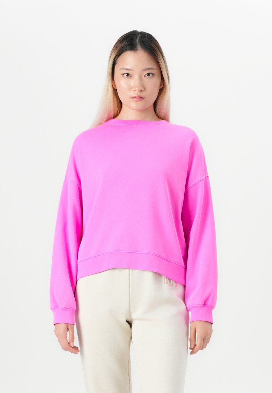 Толстовка GAP WEDGE SEAMED CREW, Sugar Plum Neon/Lilac
Толстовка GAP WEDGE SEAMED CREW, Sugar Plum Neon/Lilac