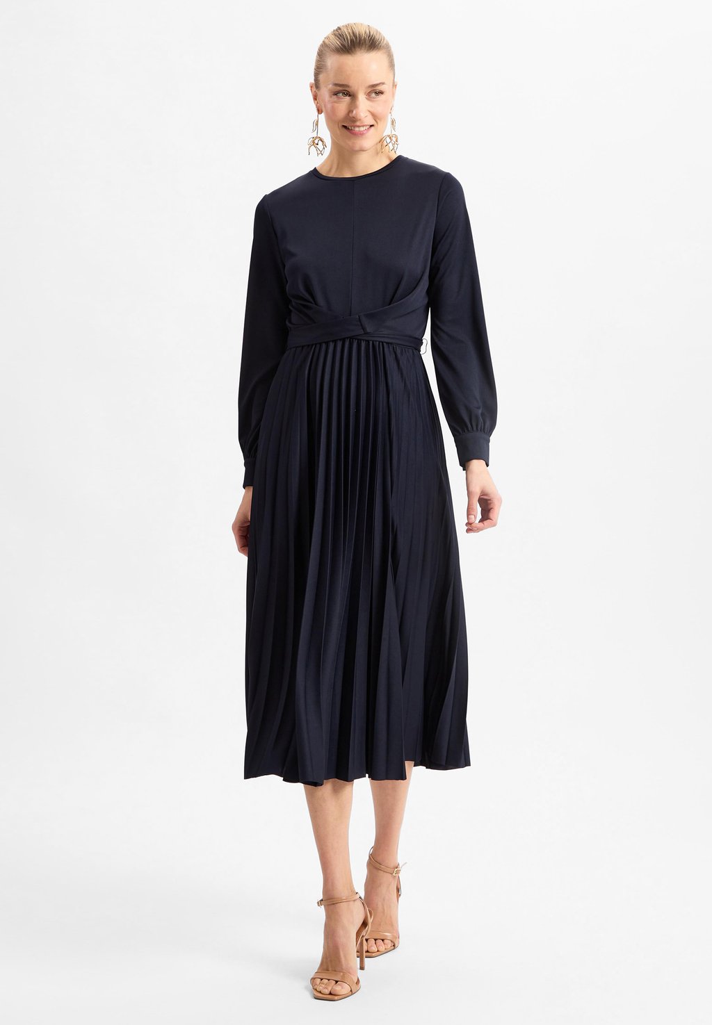 Повседневное платье MARIE LUND KLEID Marie Lund, синий 
Повседневное платье MARIE LUND KLEID Marie Lund, синий