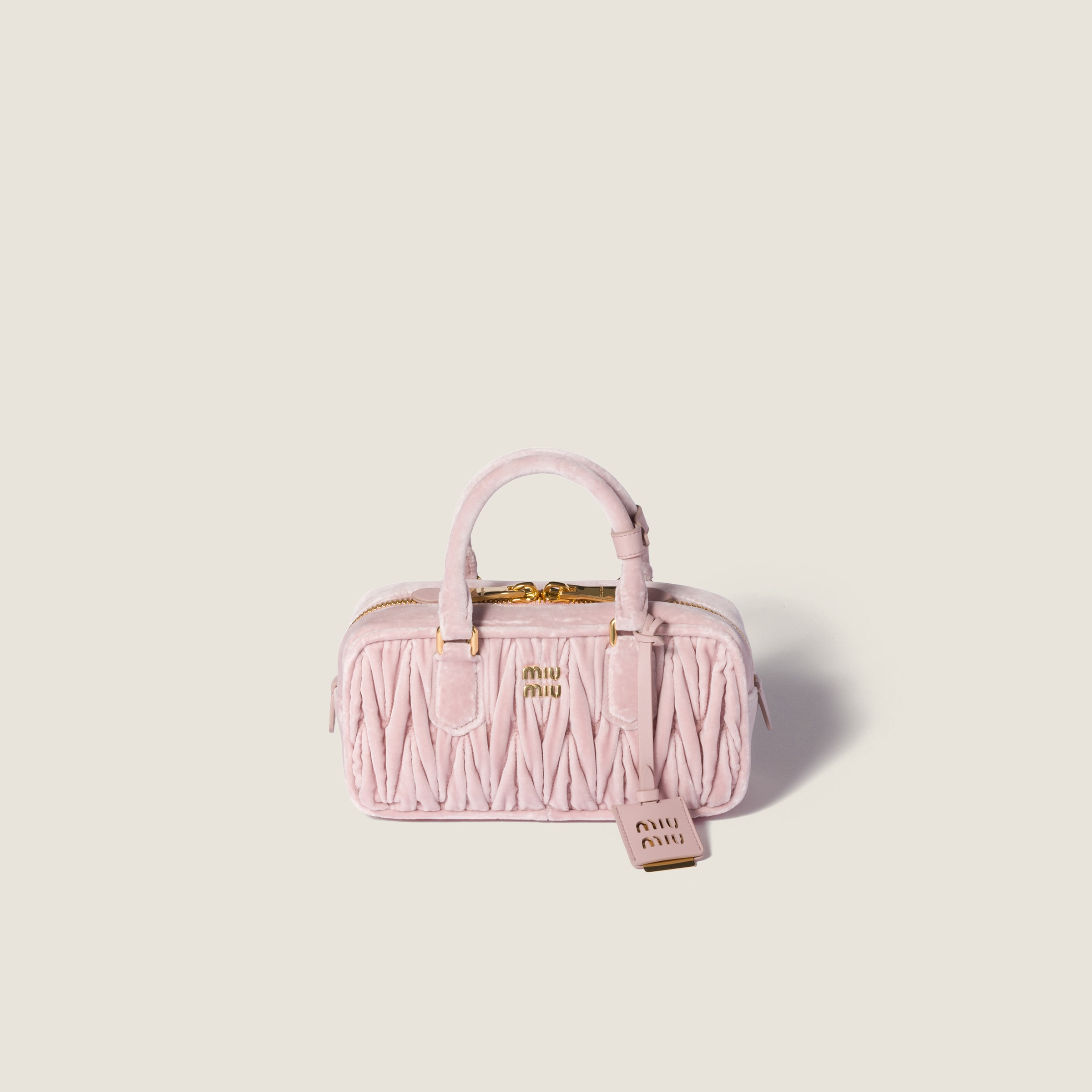 Сумка Arcadie из бархата мателассе MIU MIU, розовый
Сумка Arcadie из бархата мателассе MIU MIU, розовый