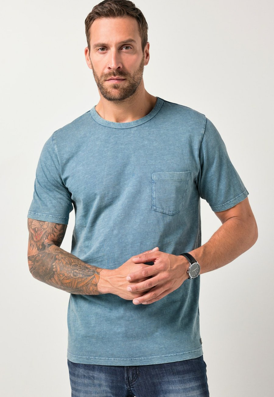 Футболка JP1880 SHORT SLEEVE BREAST POCKET VINTAGE LOOK, Denim Blue/Blue Denim, Синий, Футболка JP1880 SHORT SLEEVE BREAST POCKET VINTAGE LOOK, Denim Blue/Blue Denim
Футболка JP1880 SHORT SLEEVE BREAST POCKET VINTAGE LOOK, Denim Blue/Blue Denim, Синий, Футболка JP1880 SHORT SLEEVE BREAST POCKET VINTAGE LOOK, Denim Blue/Blue Denim