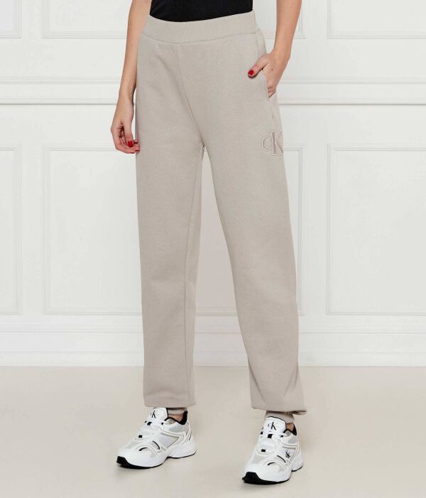 Спортивные брюки женские Calvin Klein Jeans с монограммой, бежевый
Спортивные брюки женские Calvin Klein Jeans с монограммой, бежевый