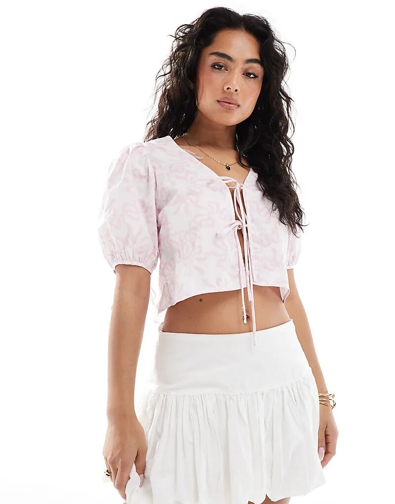 Гламурная блузка с завязкой спереди и белым розовым бантом
Гламурная блузка с завязкой спереди и белым розовым бантом