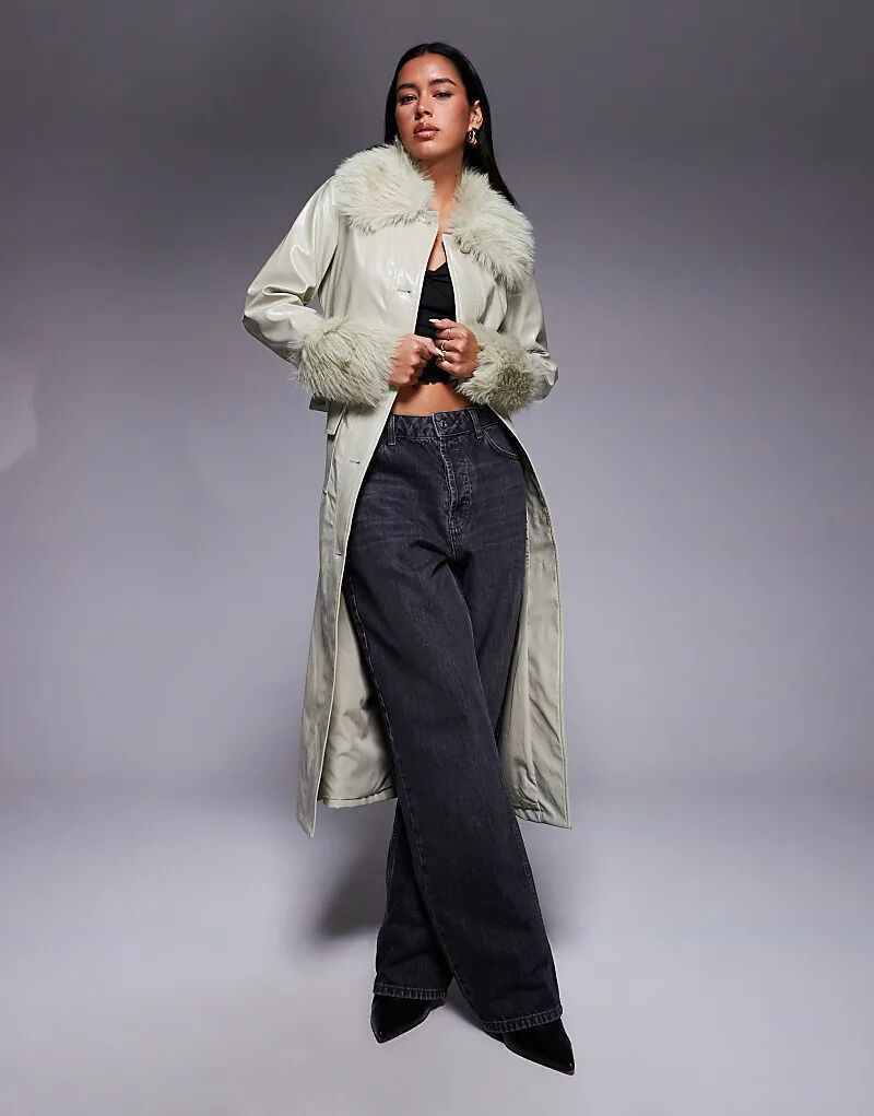 Виниловый тренч River Island с отделкой из искусственного меха фисташкового цвета
Виниловый тренч River Island с отделкой из искусственного меха фисташкового цвета