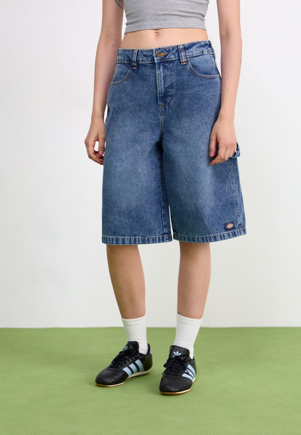 Джинсовые шорты CARPENTER JORT Dickies, цвет Rinsed Blue 
Джинсовые шорты CARPENTER JORT Dickies, цвет Rinsed Blue