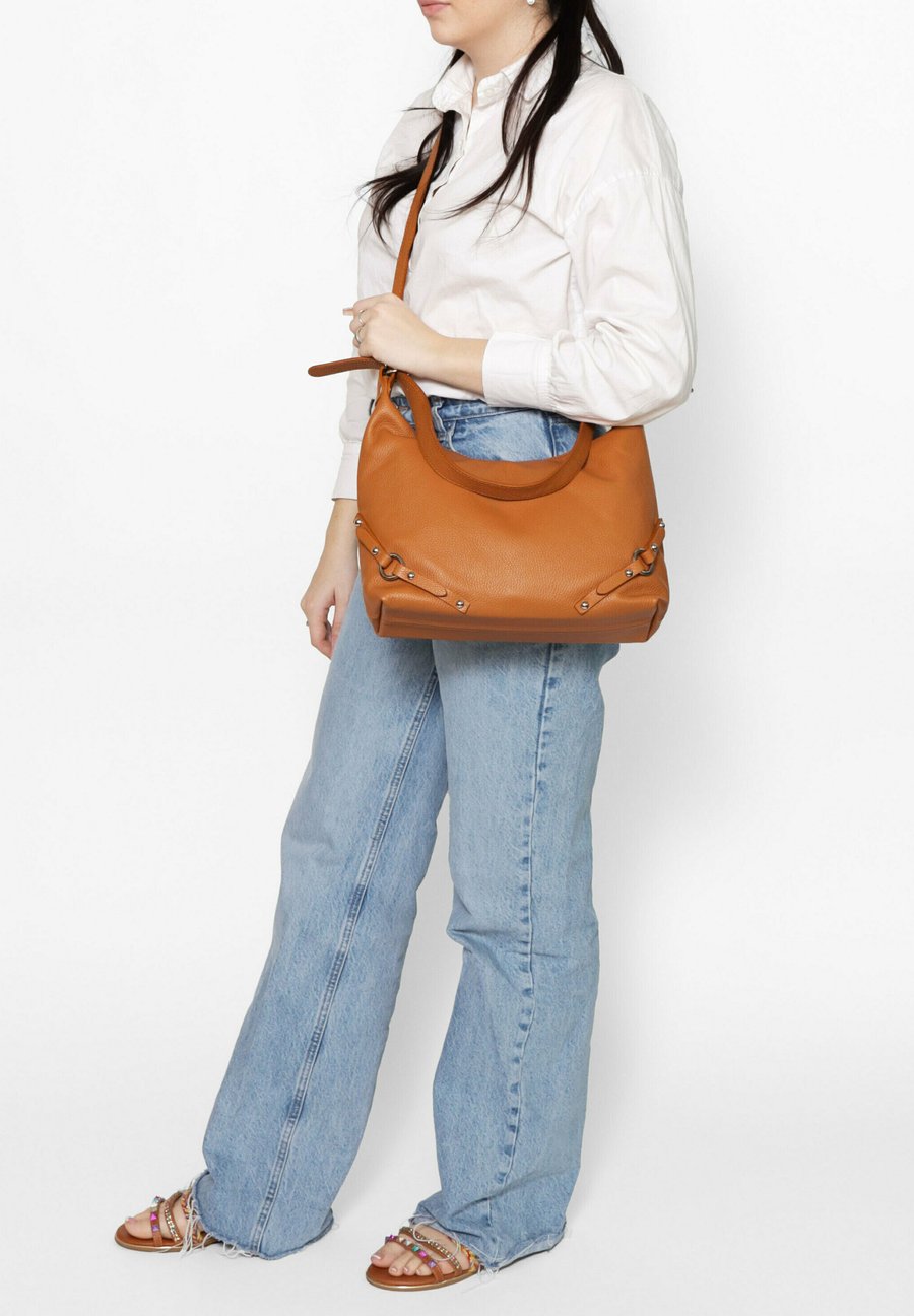 Сумка Chiara Ferretti SHOULDER , Cognac
Сумка Chiara Ferretti SHOULDER , Cognac