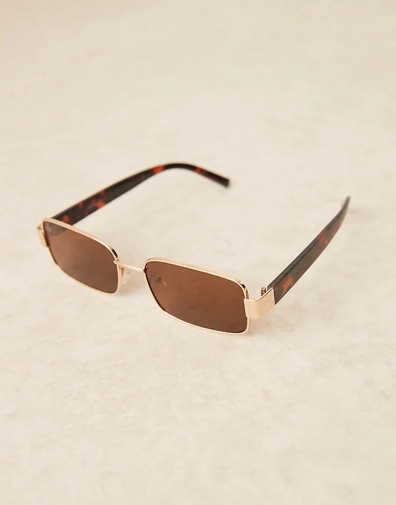 Солнцезащитные очки Jeepers Peepers прямоугольной формы из металла в золотом цвете с коричневыми линзами
Солнцезащитные очки Jeepers Peepers прямоугольной формы из металла в золотом цвете с коричневыми линзами