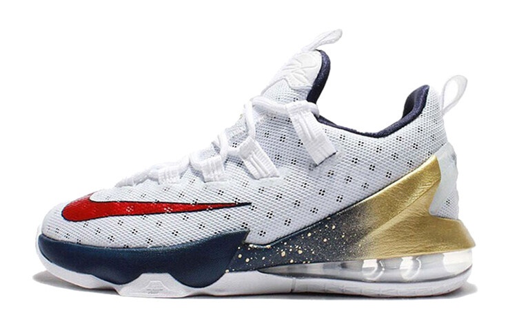 Детские баскетбольные кроссовки Nike Lebron 13 GS
Детские баскетбольные кроссовки Nike Lebron 13 GS