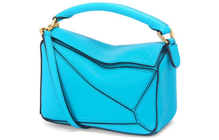 LOEWE Миниатюрная сумка-пазл из мягкой зернистой телячьей кожи голубого цвета
LOEWE Миниатюрная сумка-пазл из мягкой зернистой телячьей кожи голубого цвета