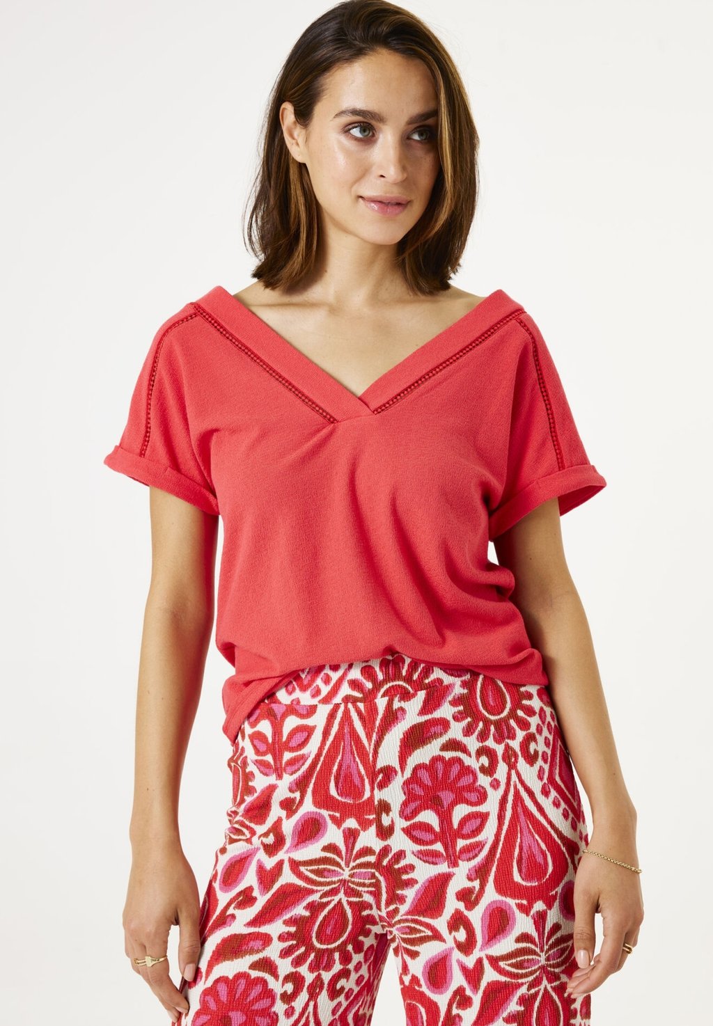 Футболка с принтом Garcia, красный
Футболка с принтом Garcia, красный