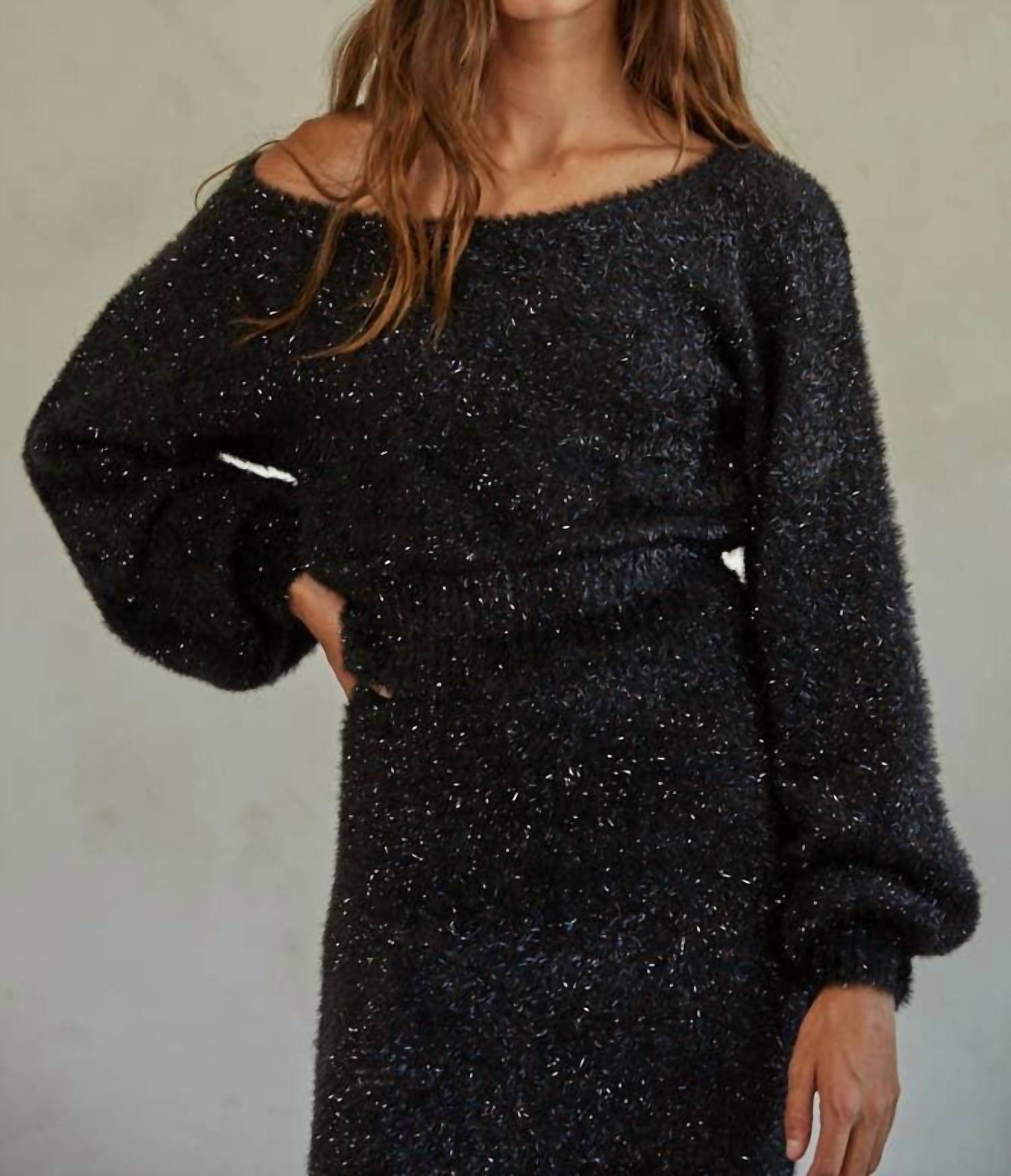 Черный свитер Tove By Together
Черный свитер Tove By Together