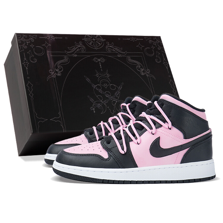 Кроссовки Air Jordan 1 Vintage Basketball Shoes Women's High-top Black/powder, черный/розовый
Кроссовки Air Jordan 1 Vintage Basketball Shoes Women's High-top Black/powder, черный/розовый