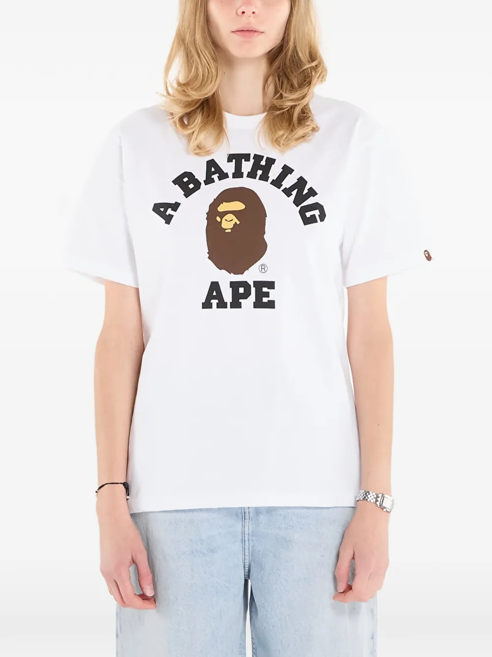 Футболка с логотипом колледжа A Bathing Ape, белый
Футболка с логотипом колледжа A Bathing Ape, белый