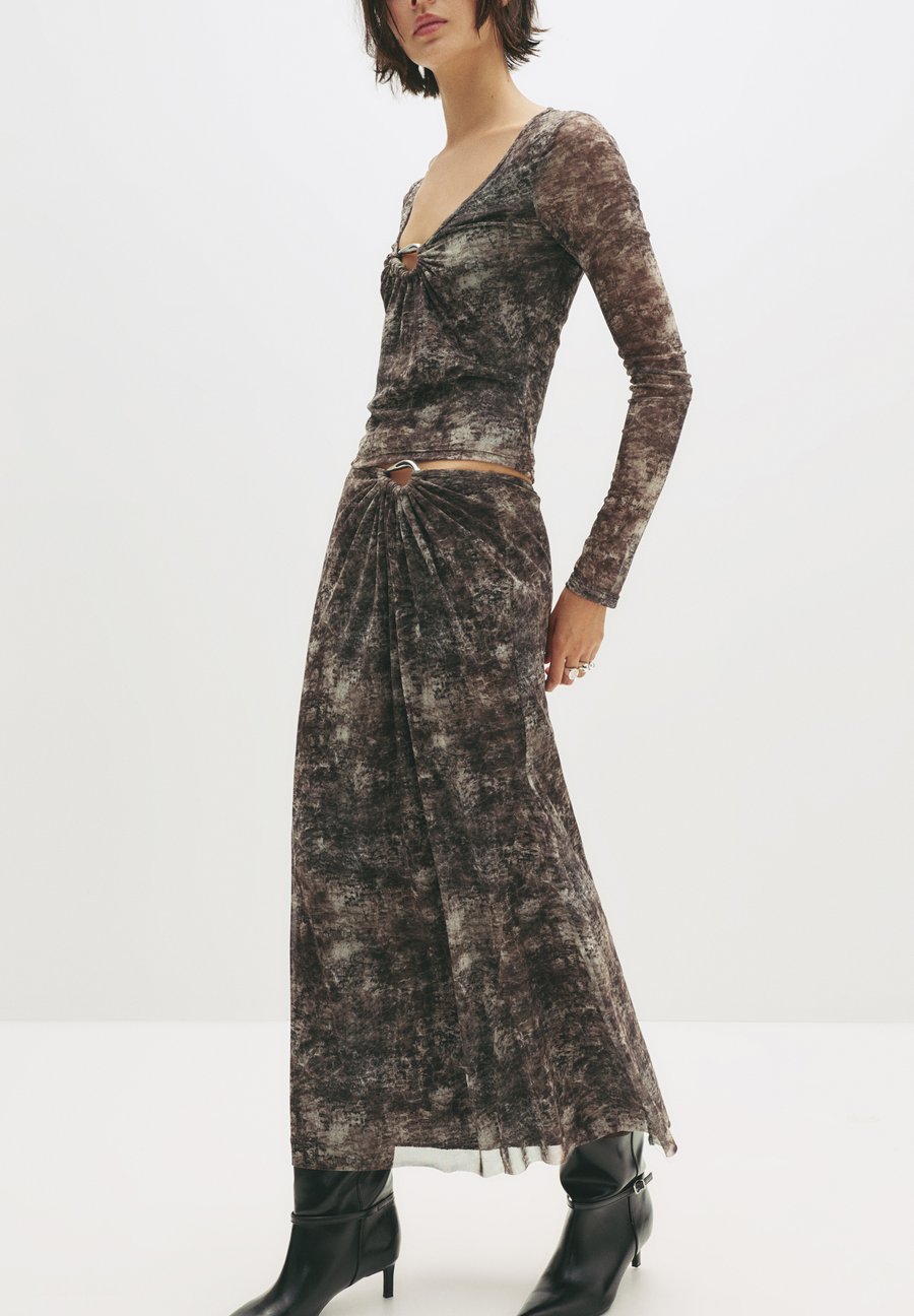 Юбка PULL&BEAR BUCKLE, Brown/Dark Brown
Юбка PULL&BEAR BUCKLE, Brown/Dark Brown