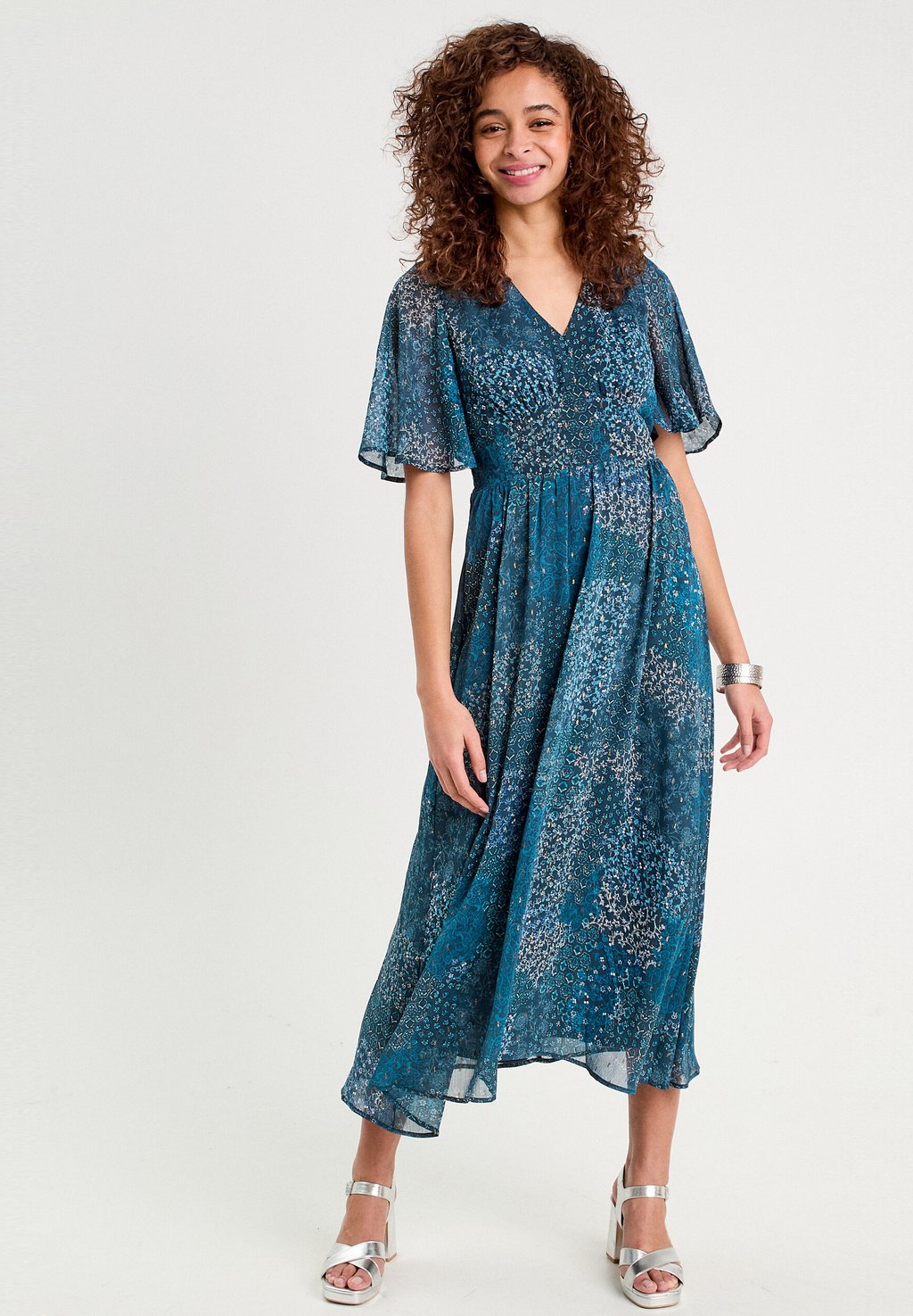 Повседневное платье MIT V-AUSSCHNITT Cache Cache, темно-синий
Повседневное платье MIT V-AUSSCHNITT Cache Cache, темно-синий