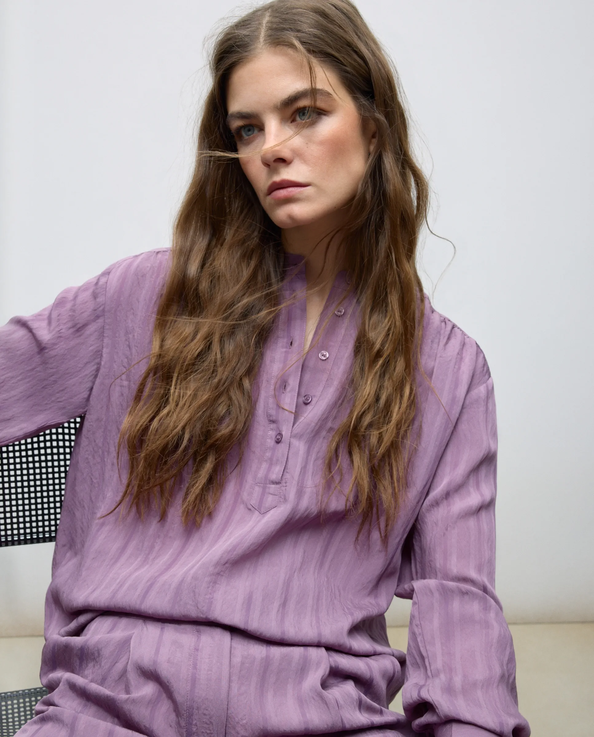 Женская блузка в полоску с воротником стойкой Tintoretto, лавандовый
Женская блузка в полоску с воротником стойкой Tintoretto, лавандовый