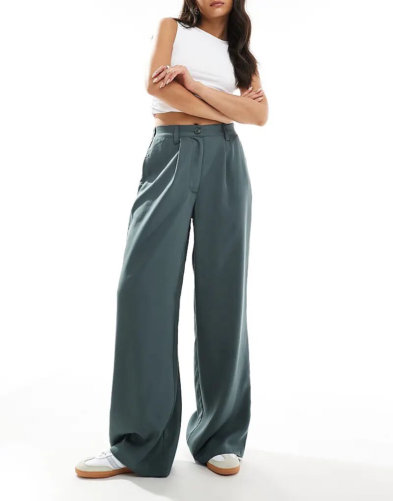 Широкие брюки для папы цвета бензиново-голубой ASOS DESIGN
Широкие брюки для папы цвета бензиново-голубой ASOS DESIGN